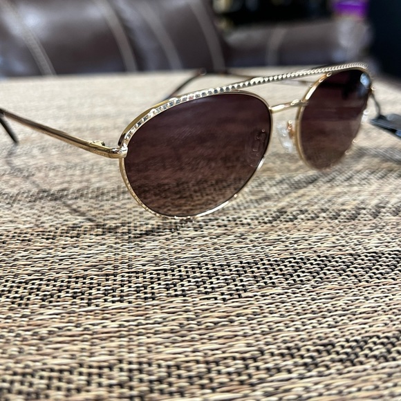 New Quay Australia EASILY AMUSED - Picture 8 of 12